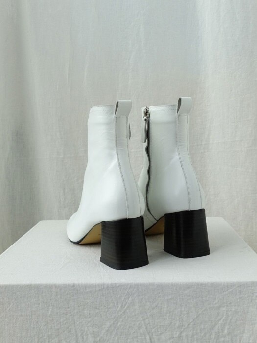 skinny ankle boots white
