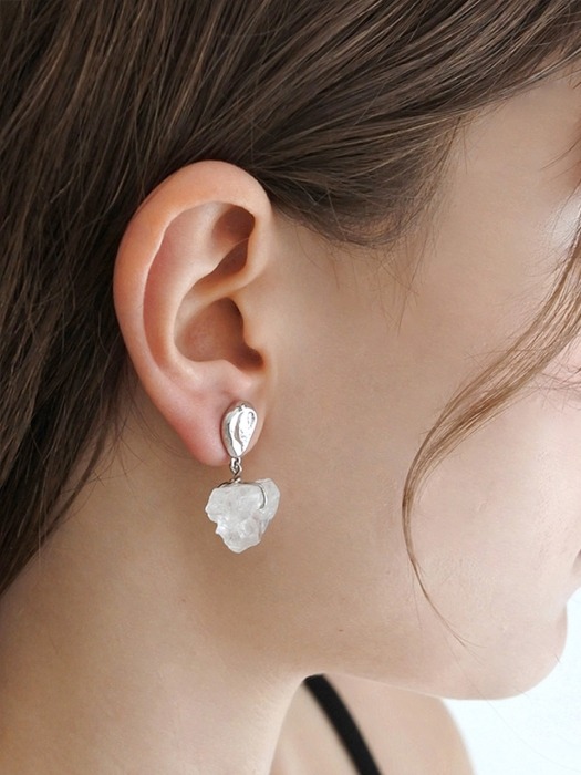 Water ``drop`` stone earring [Silver_White]