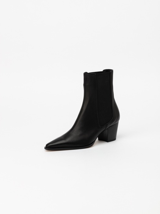 Montante Chelsea Boots in Black