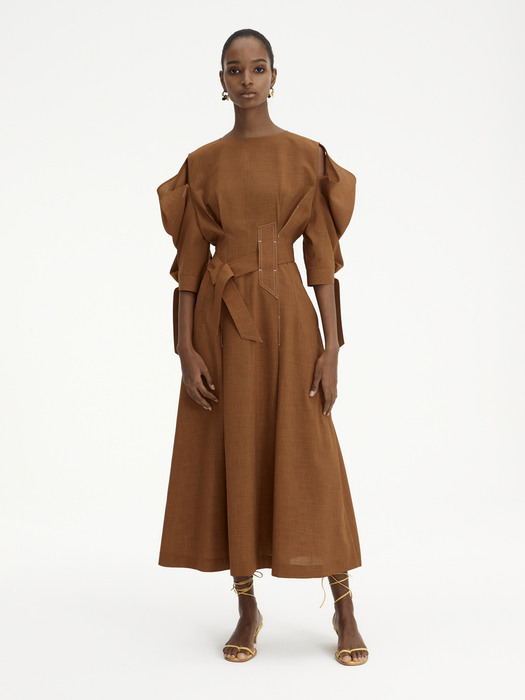 CUT-OUT SLEEVE FLARED DRESS (CAMEL)