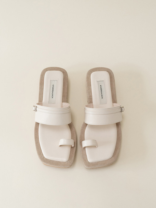 [ESSENTIAL] Mini Buckle Sandals Cream