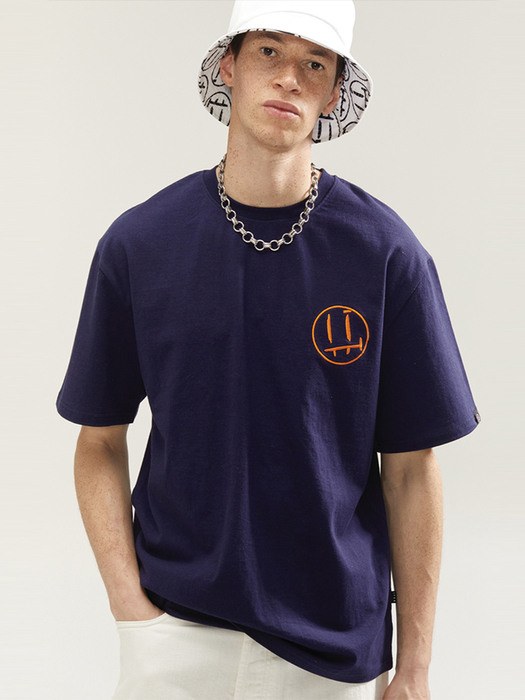 [FACE LINE] CHEST EMBROIDERY FACE LOGO T-SHIRT_NAVY/ORANGE