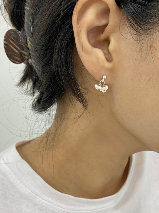 [단독] [Silver] Ball & Petit Pearls Earrings