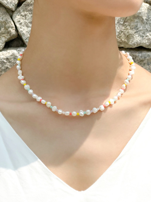 [SURGICAL] PEARL AND RAINBOW BEADS NECKLACE AN122016