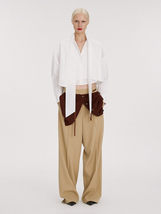 BOYFRIEND LOW-RISE LONG STRAP DETAIL WIDE PANTS (KAHKI BEIGE)