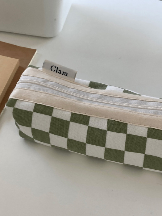 Clam round pencilcase _ Checkerboard celery