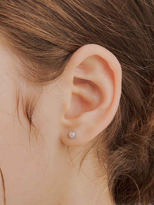 modena pearl earring