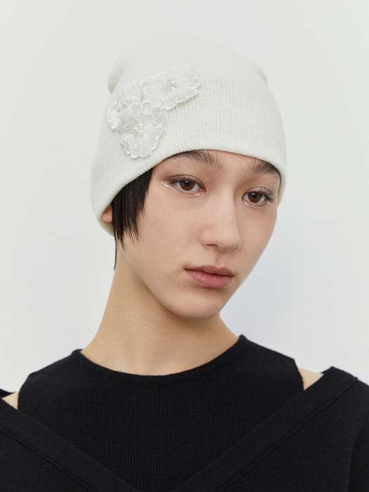 LACE FLOWER BEANIE (IVORY)