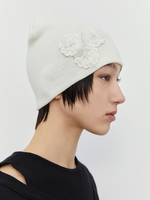 LACE FLOWER BEANIE (IVORY)