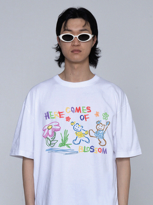 [UNISEX]HERE COMES OF 드로잉 반팔티_화이트