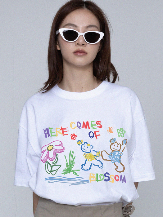 [UNISEX]HERE COMES OF 드로잉 반팔티_화이트