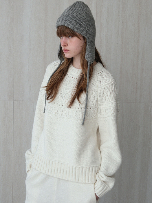 soft wool yoke cable sweater (ivory)