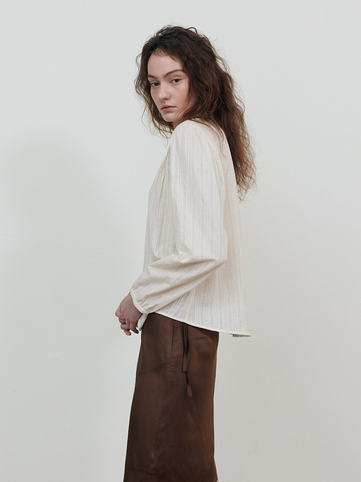 [4차] Ruffle V-neck blouse_NAVURAL