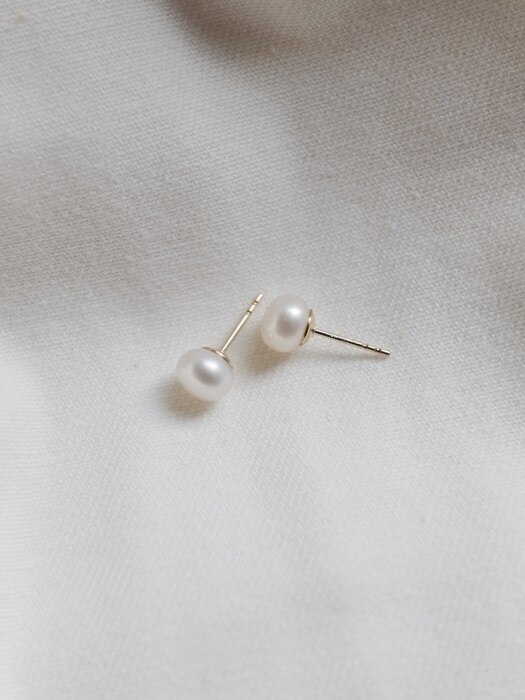 Goldfilled Pearl Simple Earring