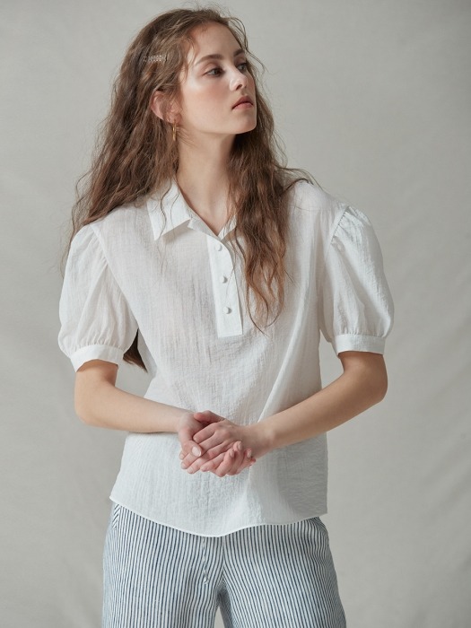Point-collar puff sleeve blouse 