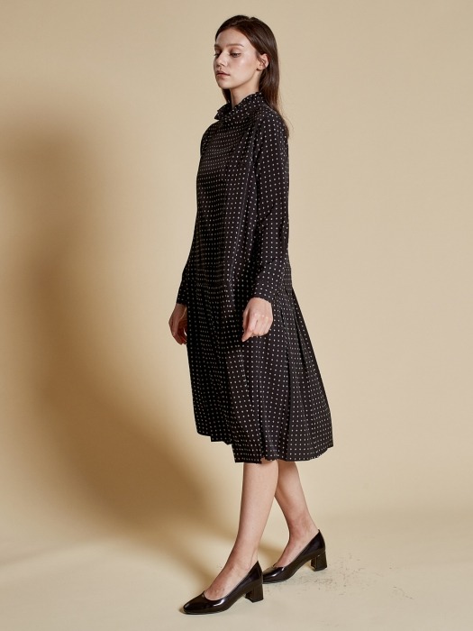 Pleats Pintuck Mid Dress_Black