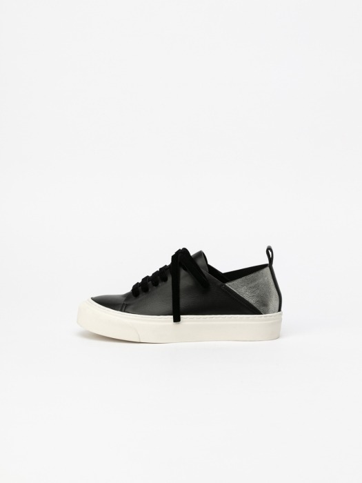 Lucello Sneakers in Black and Silver