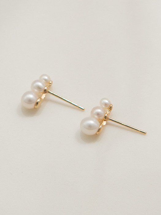 14k gold flat 3 layered pearl earrings (14K 골드)