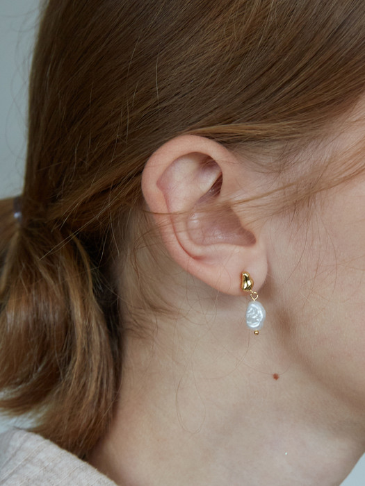 Allcase ``drop`` pearl earring