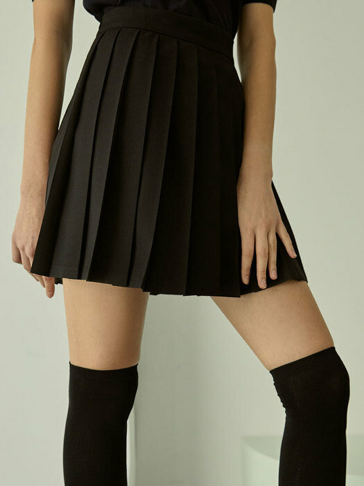 Lovely Pleats Mini Skirt (Black)