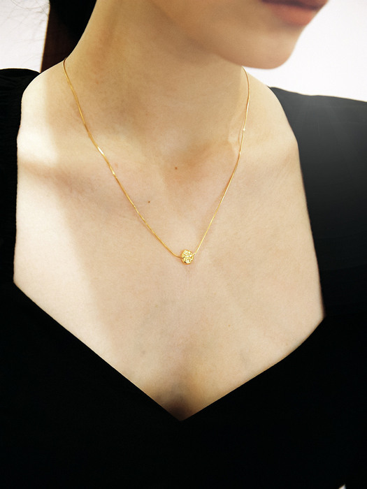 Stone pendant necklace Gold