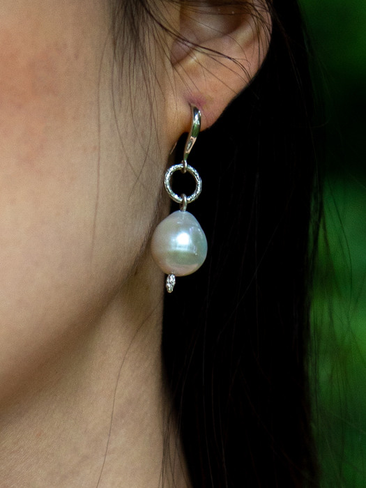 natural pearl earring