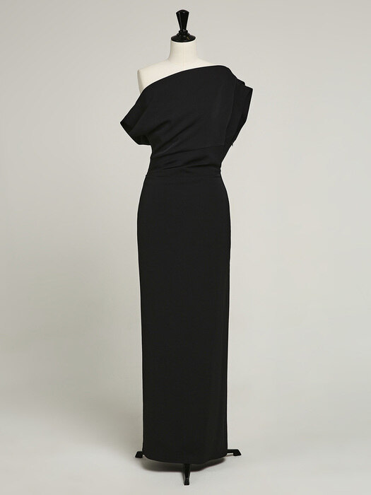 ATHENA Asymmetric sleeve flared maxi dress (Black)