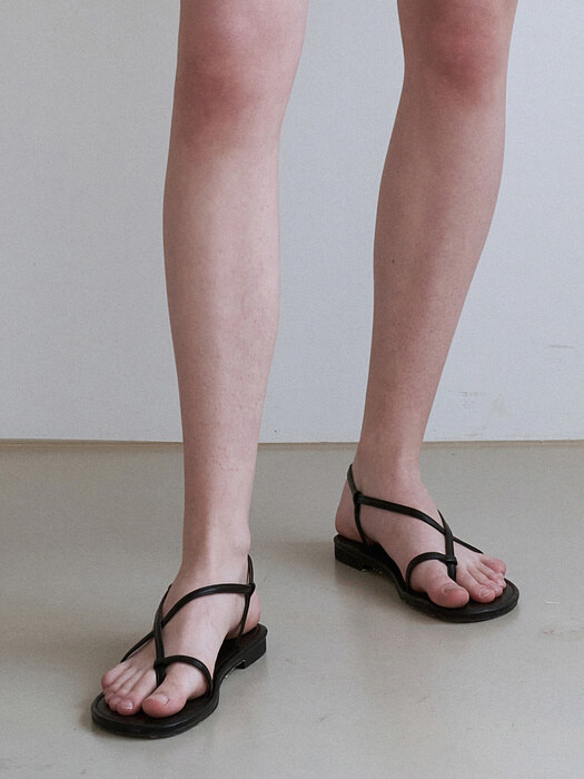 Basic strap sandal - black