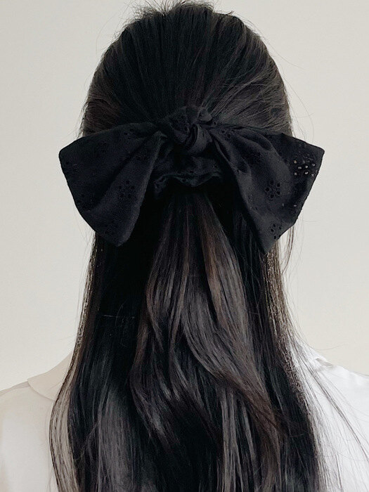 [단독]Vintage Mood Cameo Lace Ruffle Scrunchie 2color [Black&White]