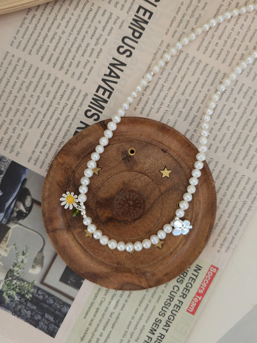 spring daisy necklace
