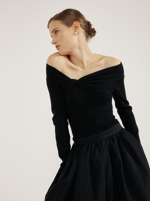 Drape Off-Shoulder Knit(BLACK)