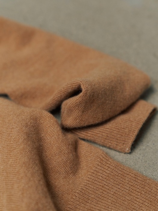 italy cashmere 100% -turtle plain knit  (camel)