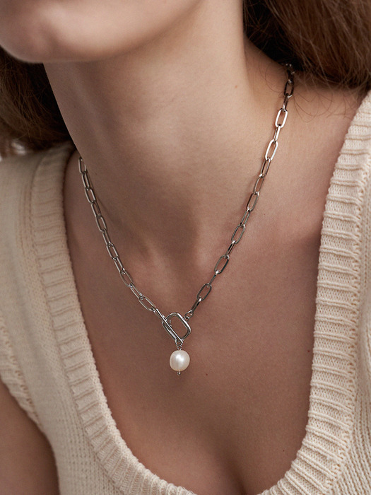 PEARL SQUARE TOGGLE NECKLACE (2colors) AN4230004