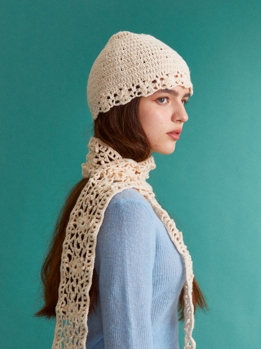 Handmade crochet knitted scarf (Ivory)