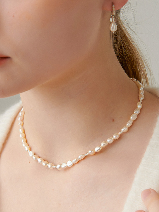 Bubbly Fresh-water-pearl Silver Necklace In493 [Silver]