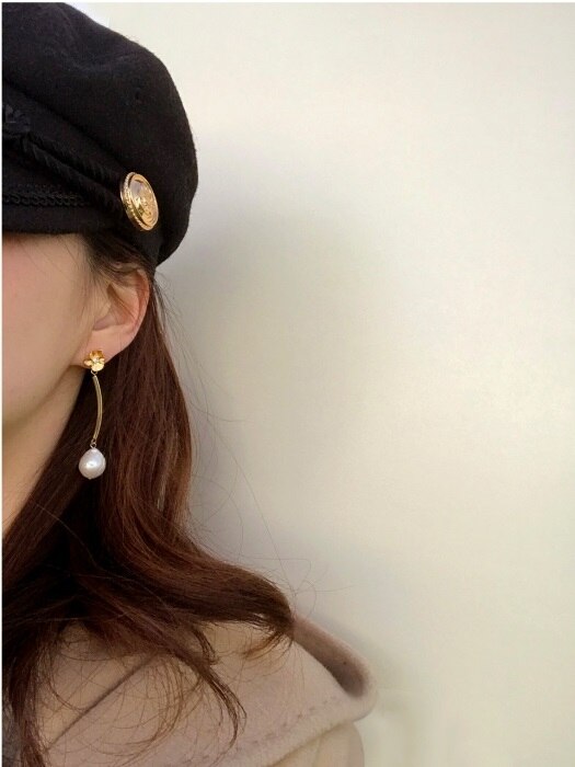 Flower pearl unbal earring