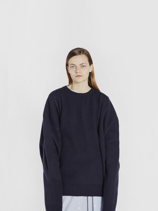 [리퍼브] OVERSIZED BUTTONED SWEATER (NAVY)