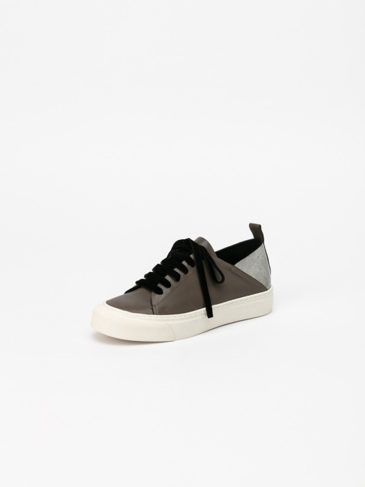 Lucello Sneakers in Gray and Silver