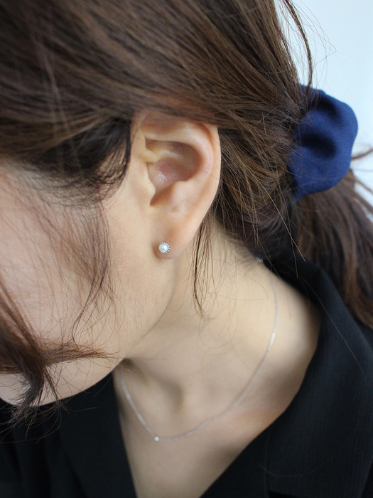 Bouton earring