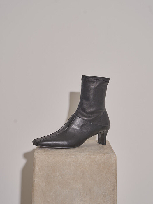 [at SALONDEJU] Python-effect leather boots/ BK
