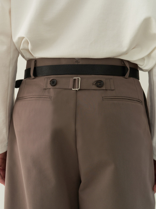 tuck curved chino pants (ash brown)