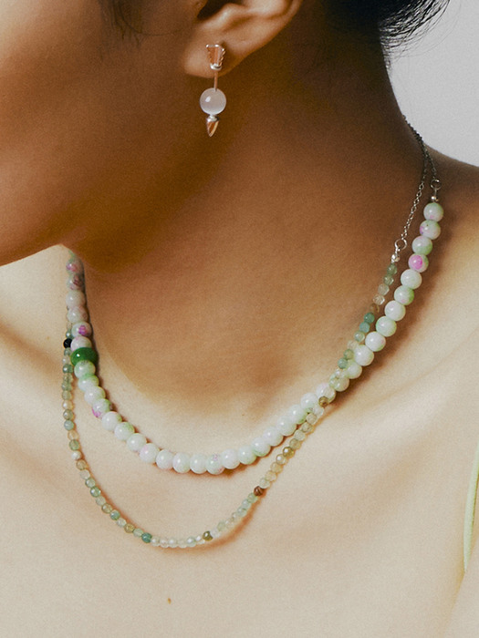 유청 진흥 목걸이_greenish pink necklace