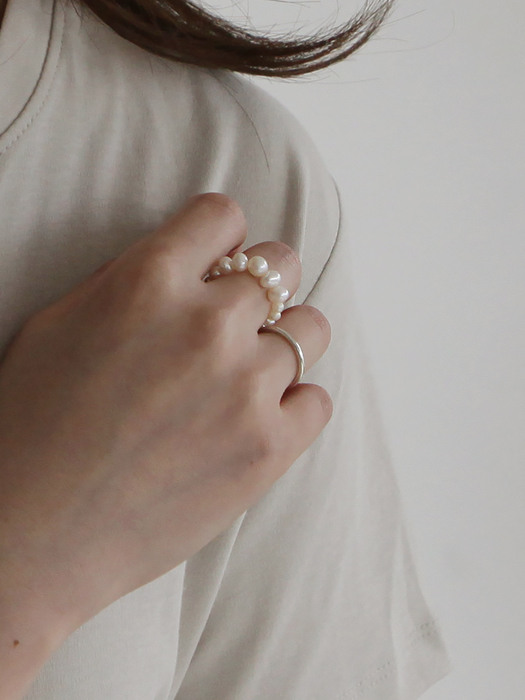 UNIQUE PEARL RING