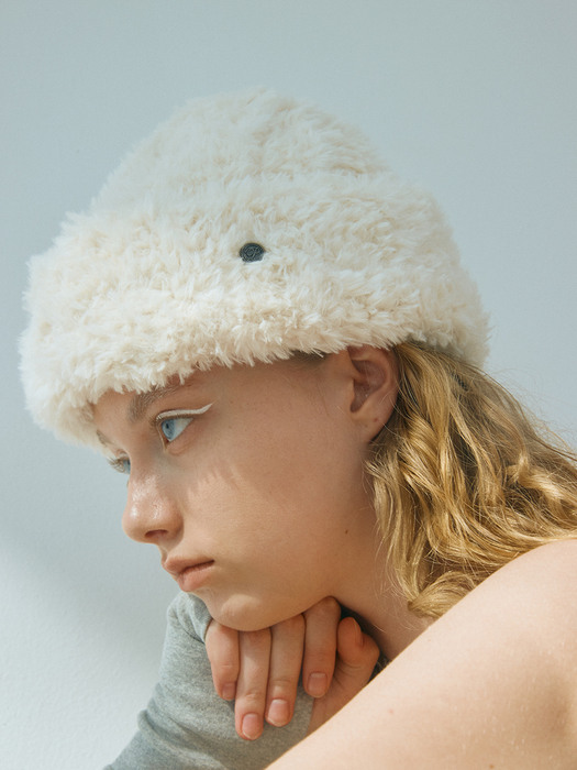 [Let there be light] Fur beanie in white