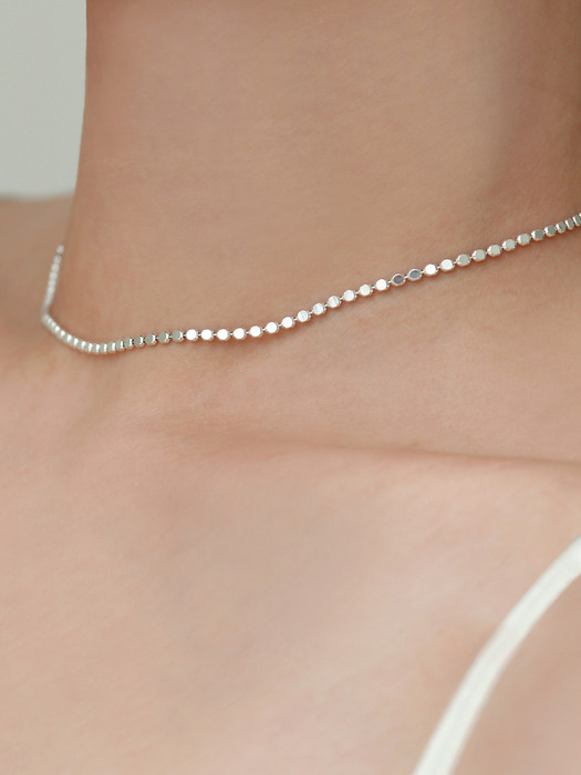 The dot silver necklace