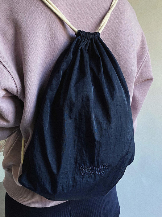 ECO NYLON DRAWSTRING BACK PACK IN NAVY