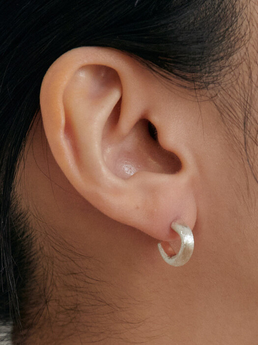 shiny texture earring (M)