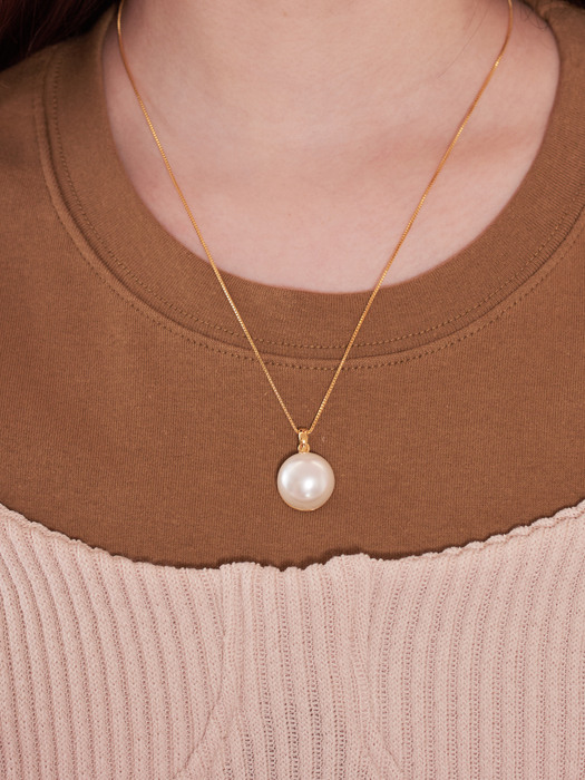 moon pearl necklace