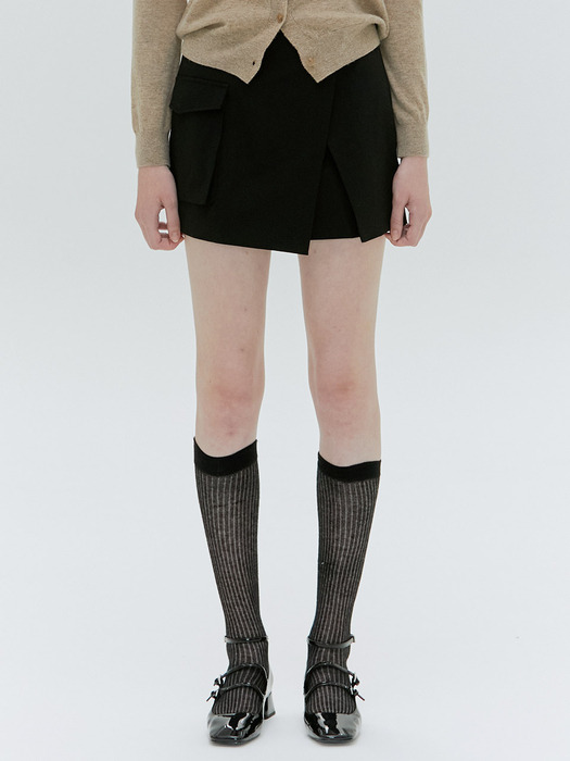 [지우,채랑 PICK] OUTPOCKET DETAIL WRAPPED SKORT [BLACK]