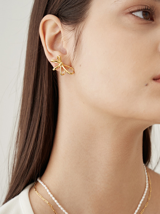 23 Ribbon Earring-gold